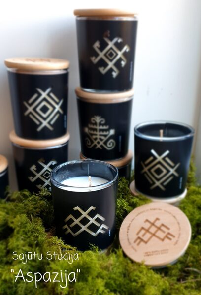 Rapšu sveces glāzēs