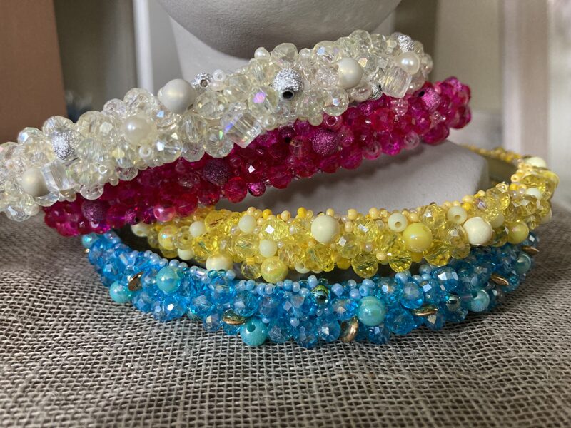 Pērļotas matu stīpiņas