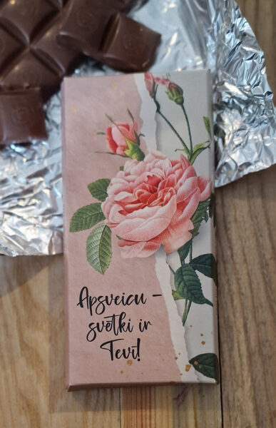 Šokolādes ar uzrakstiem