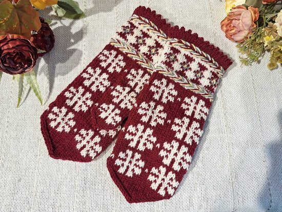 Rakstaini dūraiņi bordo ar saulīti