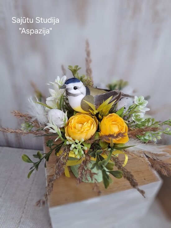 Lieldienu dekors ar meža zīlīti