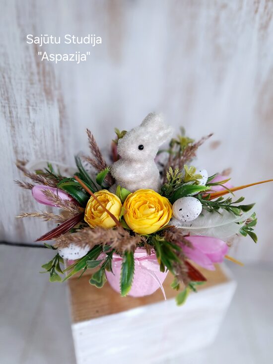 Lieldienu dekors ar zaķīti