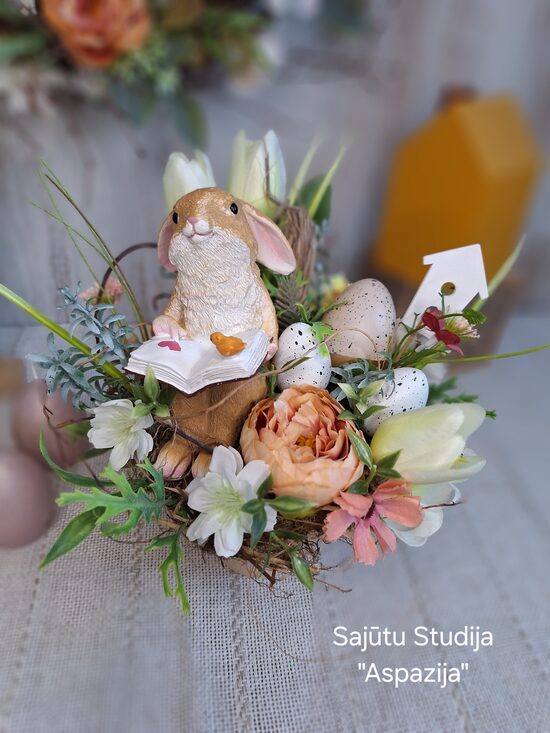 Lieldienu dekors ar zaķi Gudrinieku