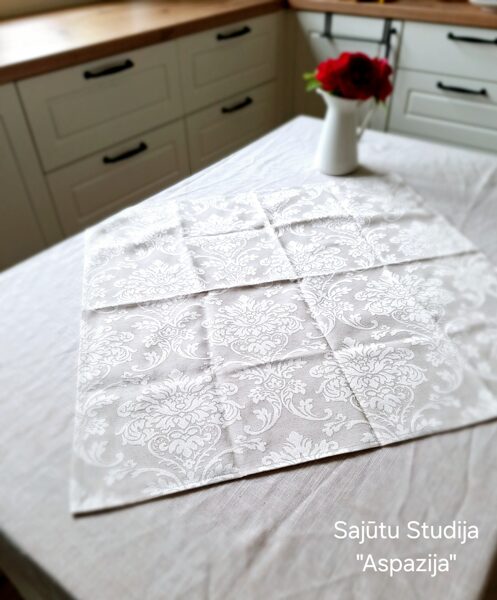 Galdauts ar gaiši pelēku rakstu