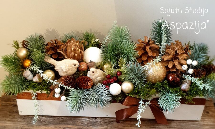 Lielā Ziemassvētku kompozīcija ar putniņiem bez svecēm